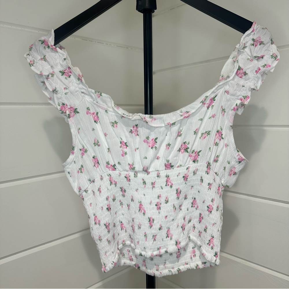 NWOT Love Tree White and Pink Floral Crop Top. Size Large - Womens
